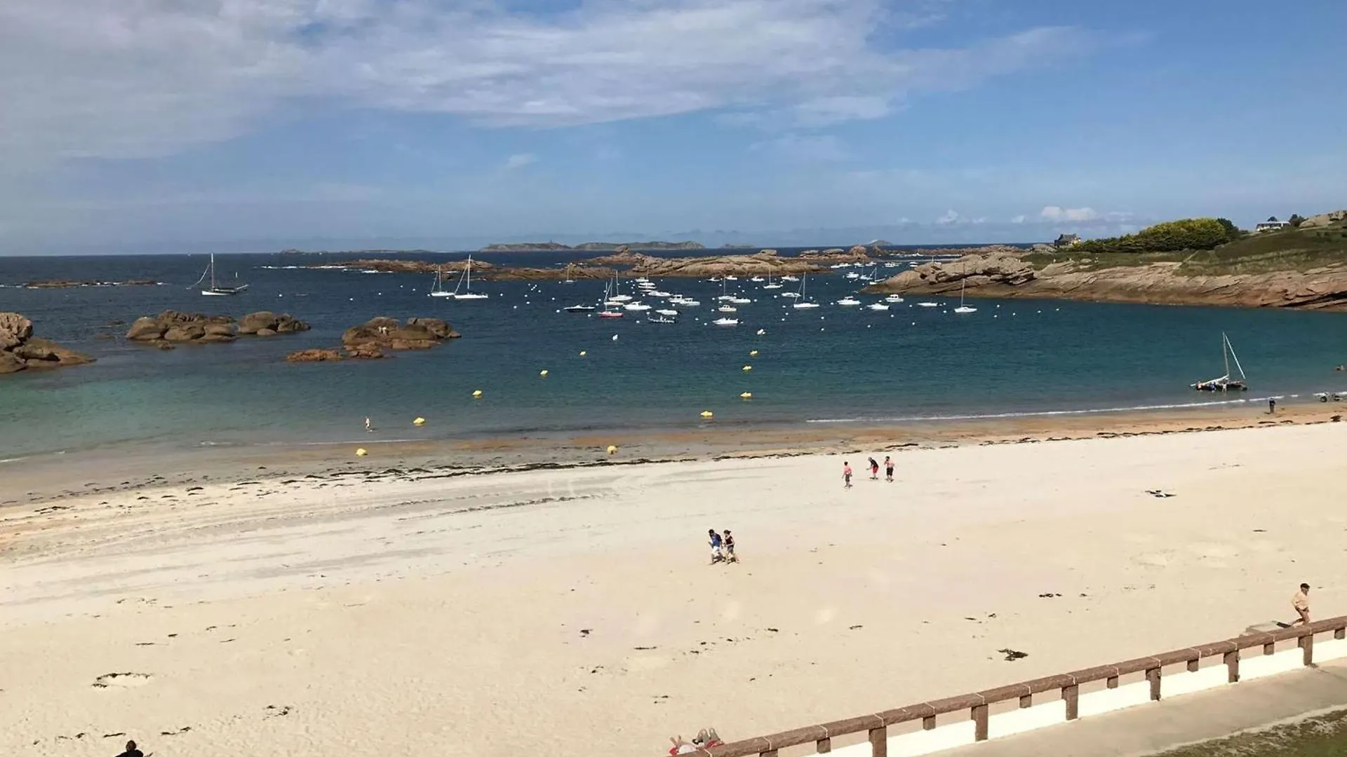 Vakantiehuis Maison A 320M De La Plage Avec Jardin A Tregastel - Fr-1-368-459